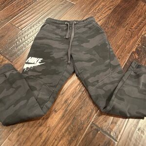 Nike men’s Camo Sweatpants - Gray